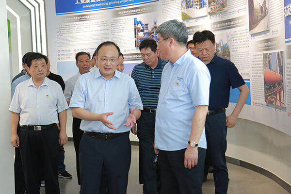 新鄉(xiāng)市政府市長魏建平到長城機械調(diào)研督導(dǎo)“萬人助萬企”活動開展情況 新鄉(xiāng)市政府市長魏建平到長城機械調(diào)研督導(dǎo)“萬人助萬企”活動開展情況