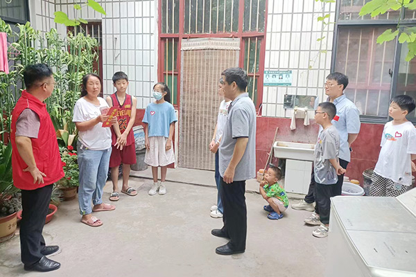 新鄉(xiāng)長城集團愛心家庭攜手輝縣義工“愛心助學，點亮希望”